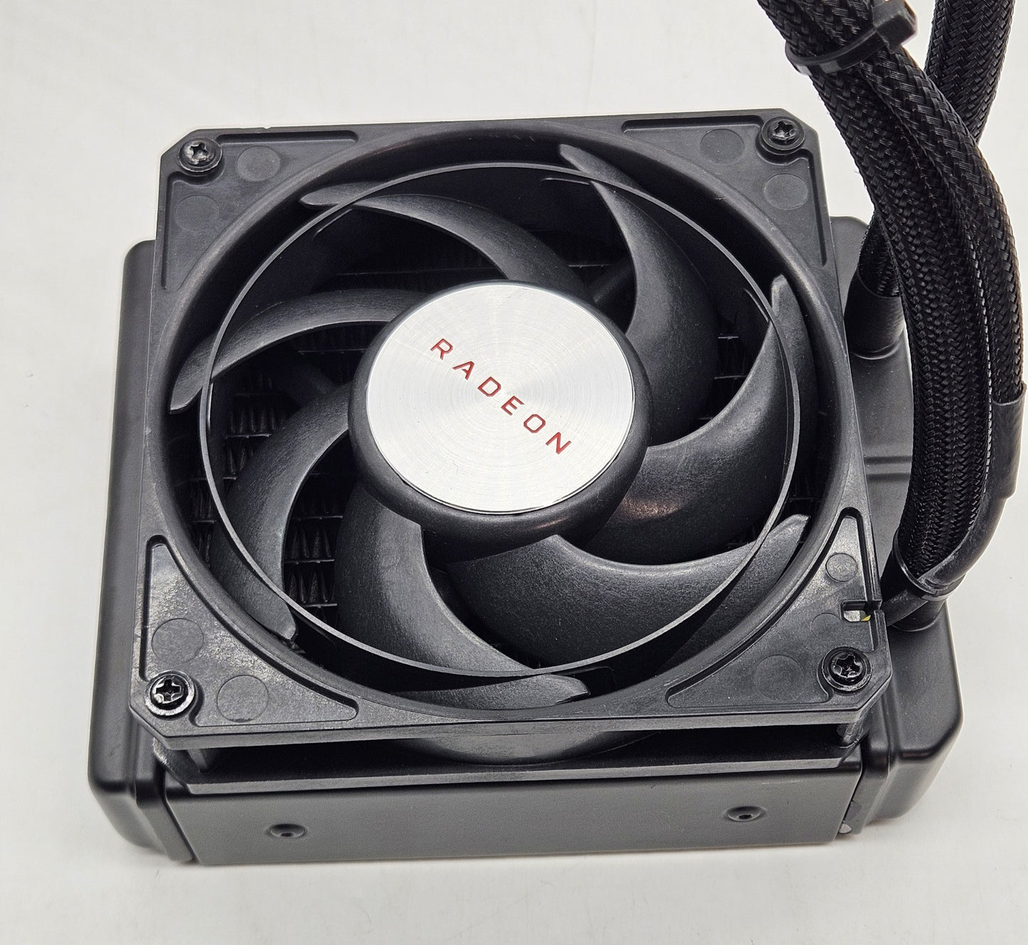 AMD Radeon Vega RX 64 Liquid Cooled Edition 8GB HBM2 Graphics Card5