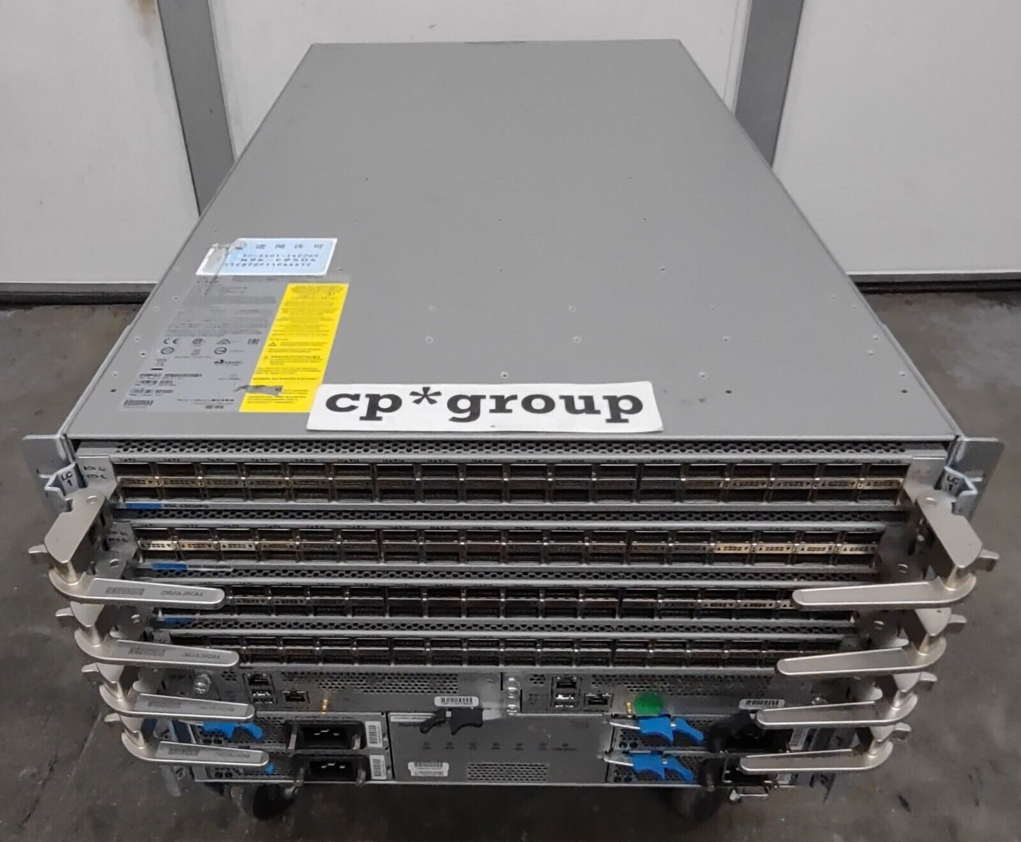 Cisco Nexus 9500 4-Slot Chassis w/ 4 Modules & 4 3000W Power Supplies N9K-C9504*