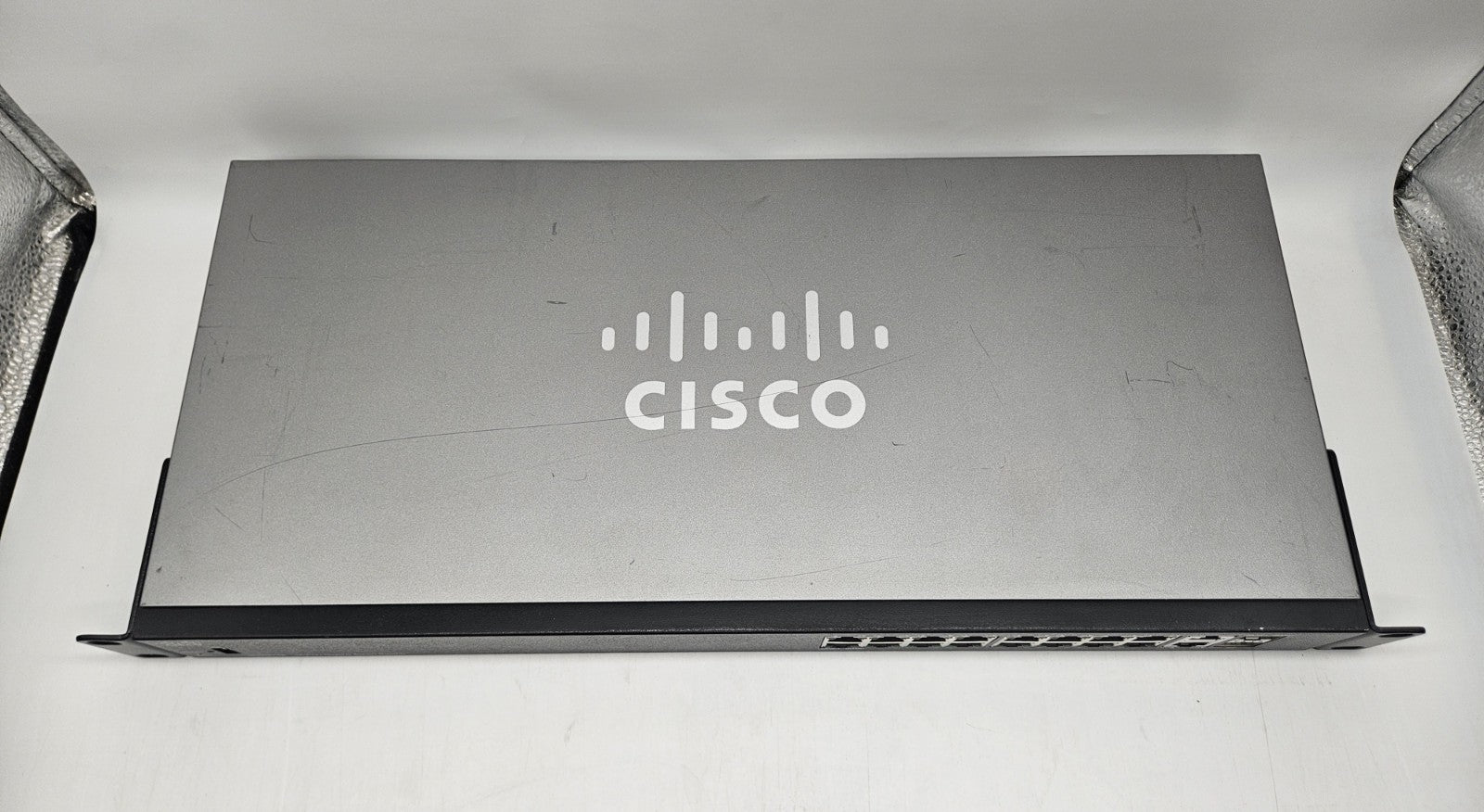 Cisco 16-Port Gigabit Ethernet & 2-Port DP (RJ45/SFP) Smart Switch SG250-182
