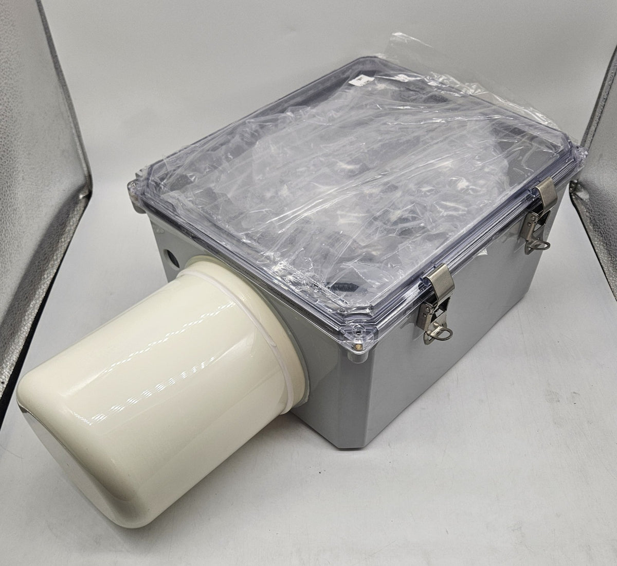 Venteve PoE Heated Enclosure for 3702e Access Point Freezer Rooms VNV-CBA3702-AC1