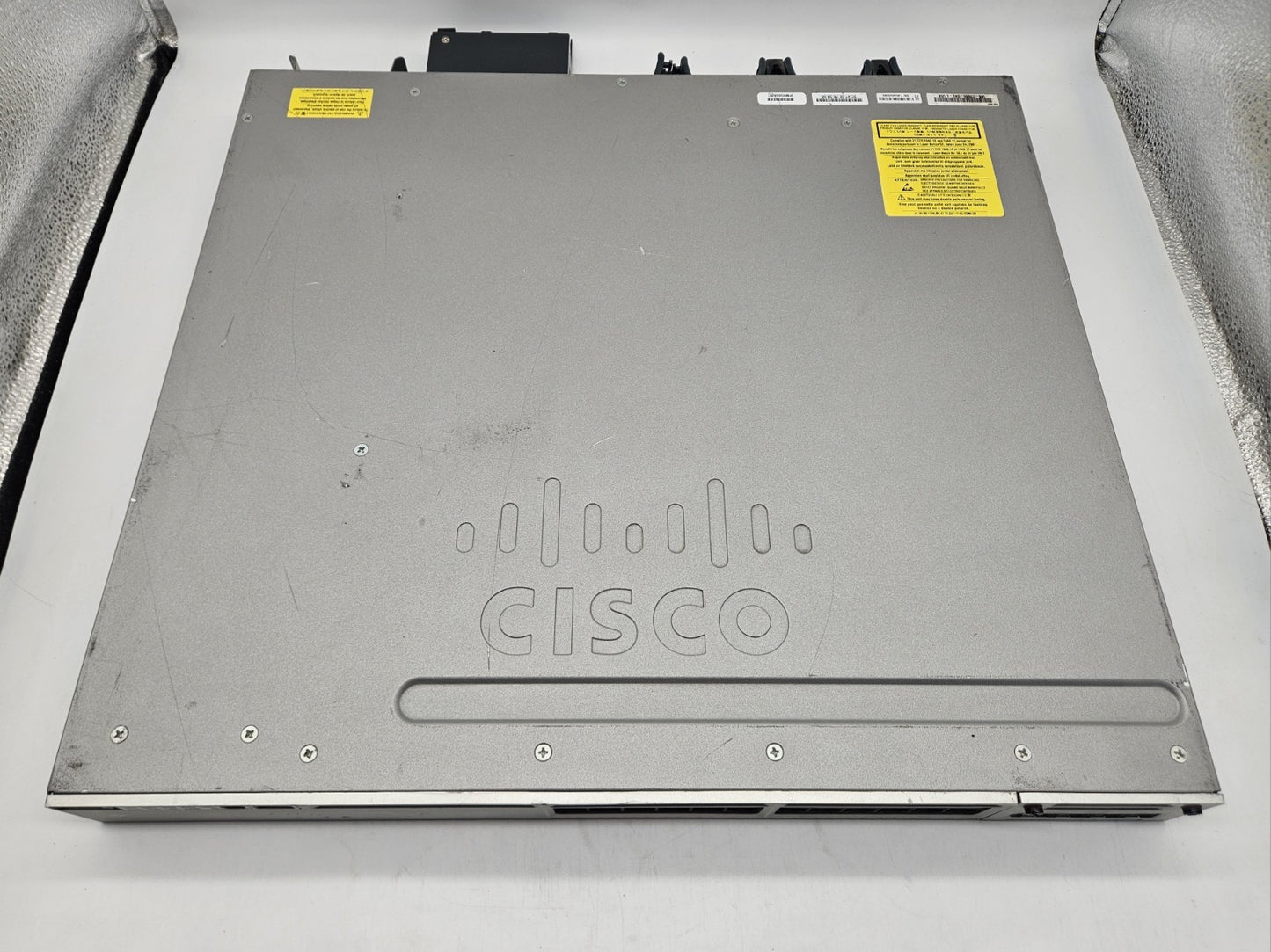 Cisco Catalyst C3850 24-Port PoE+ GbE Network Switch w/ NM-4-1G WS-C3850-24U-L2