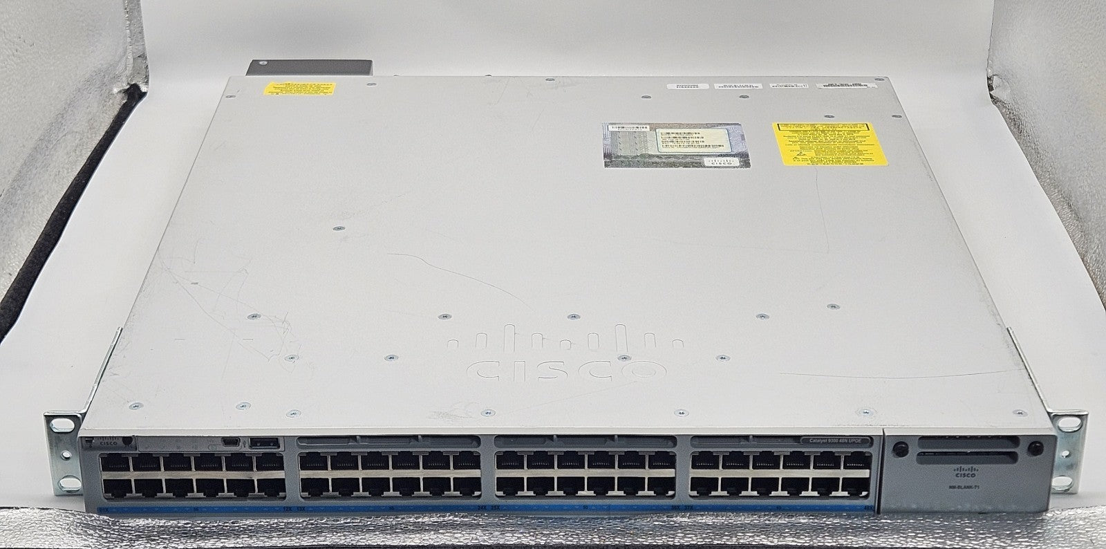 Cisco Catalyst 9300 48-Port 5GB Ethernet Switch w/ 1x PSU C9300-48UN-A0