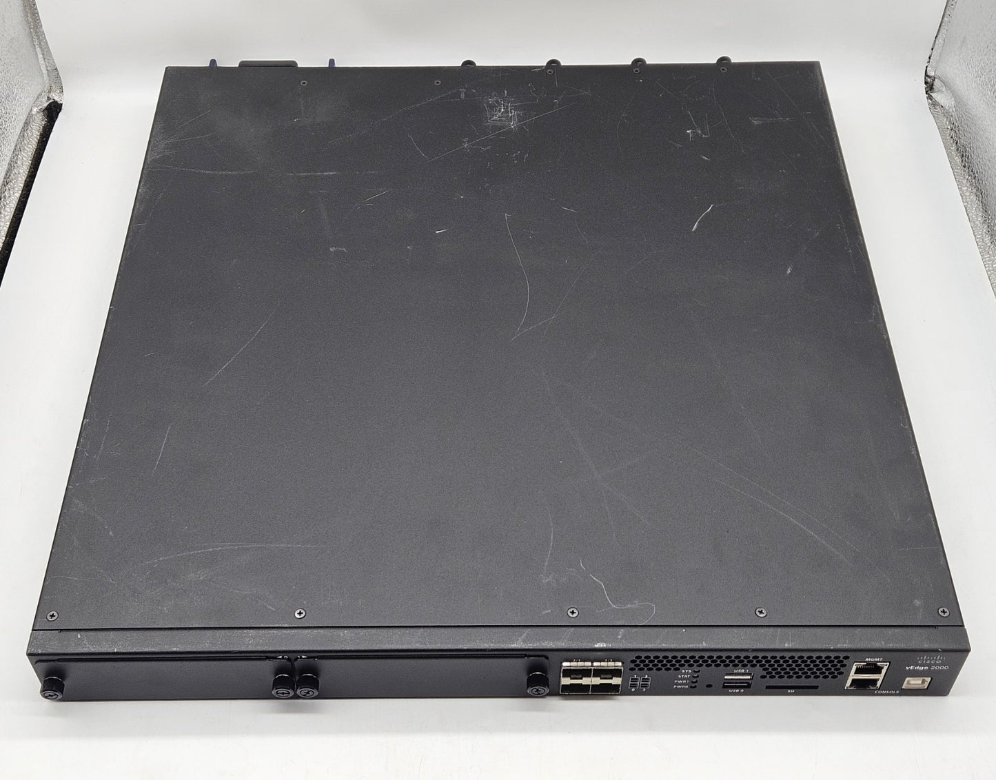Cisco vEdge 2000 4-Port SFP Gigabit Router OS 20.92