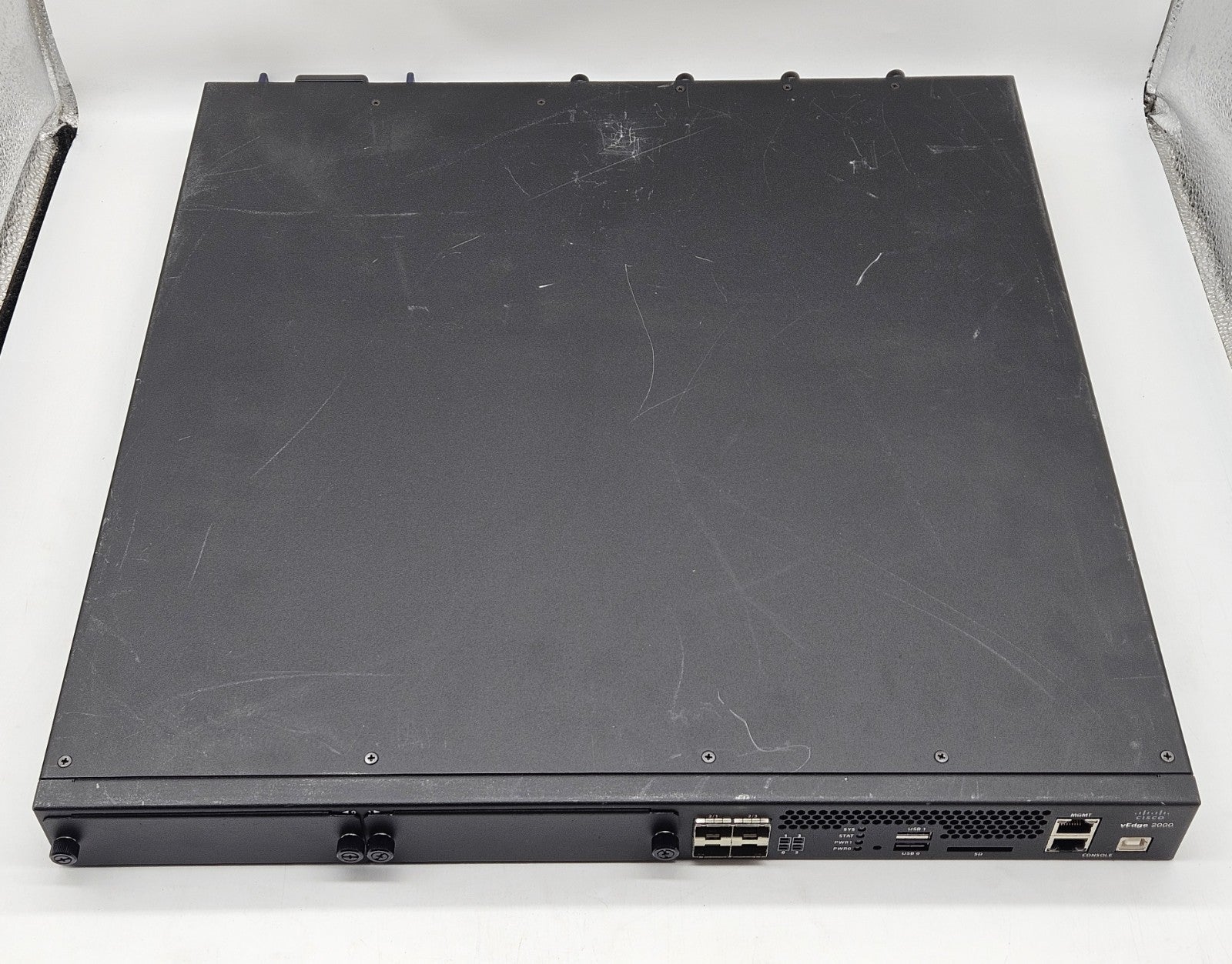 Cisco vEdge 2000 4-Port SFP Gigabit Router OS 20.92