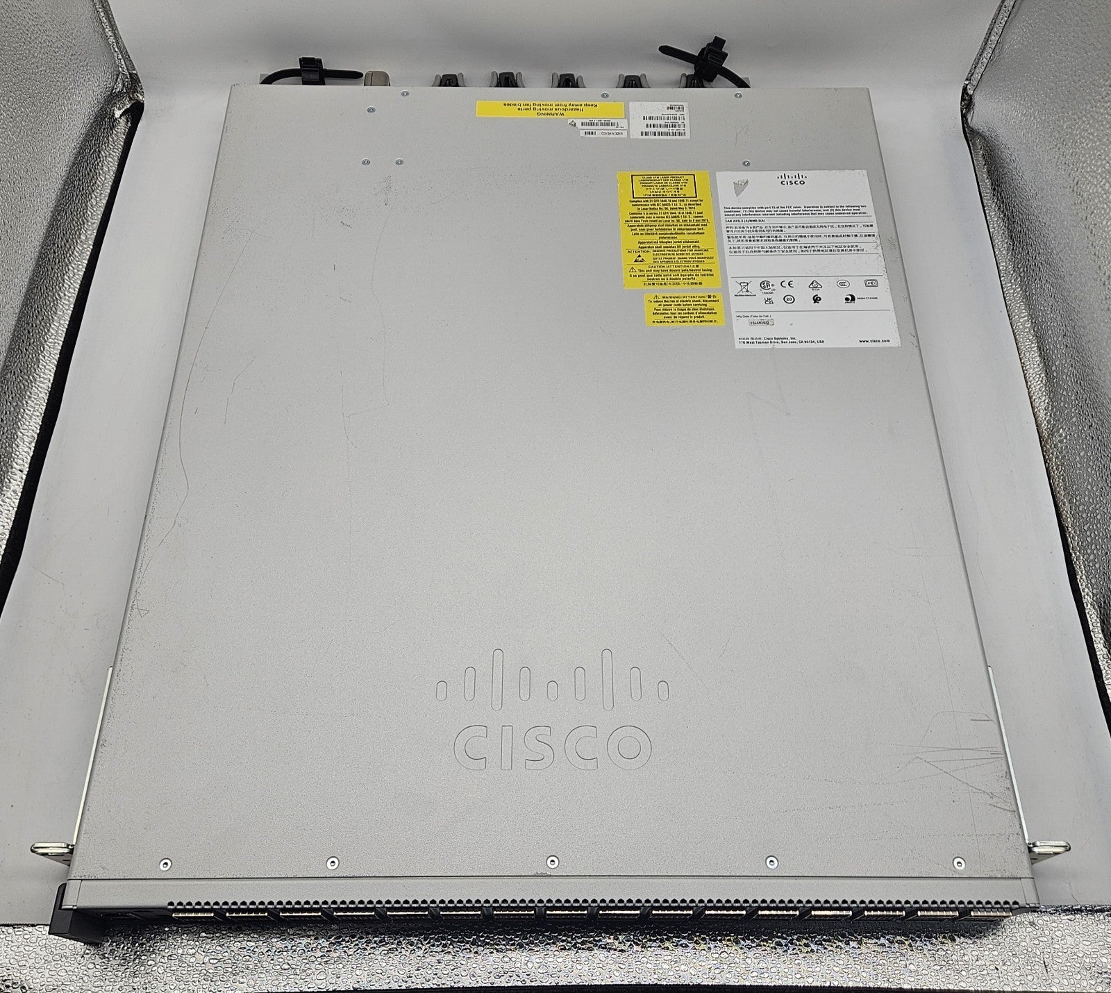 Cisco Catalyst 9500 32-Port 100Gb QSFP Network Switch w/ 2x PSU C9500-32C-A READ2