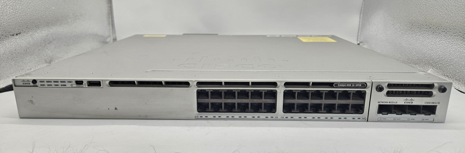 Cisco Catalyst C3850 24-Port PoE+ GbE Network Switch w/ NM-4-1G WS-C3850-24U-L1