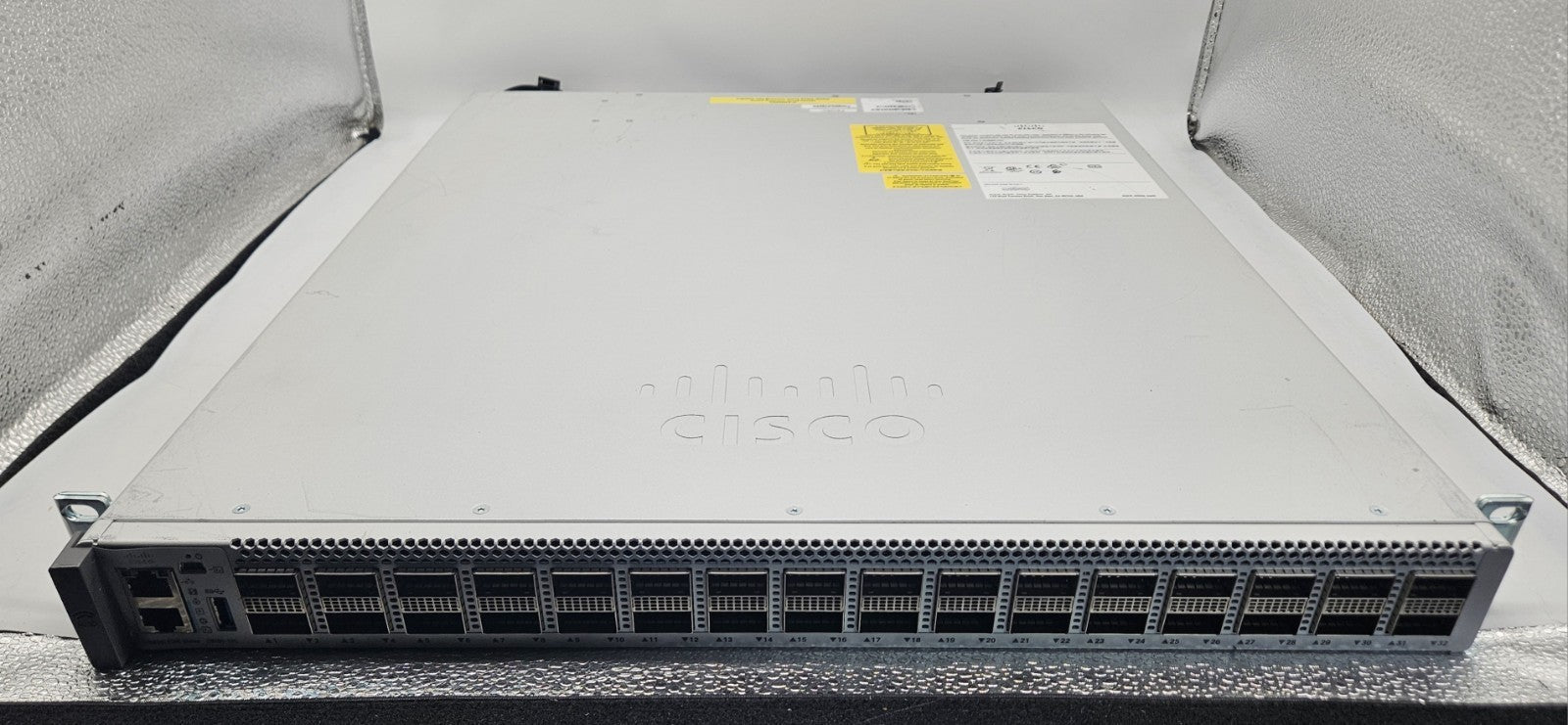 Cisco Catalyst 9500 32-Port 100Gb QSFP Network Switch w/ 2x PS C9500-32C-A READ*0