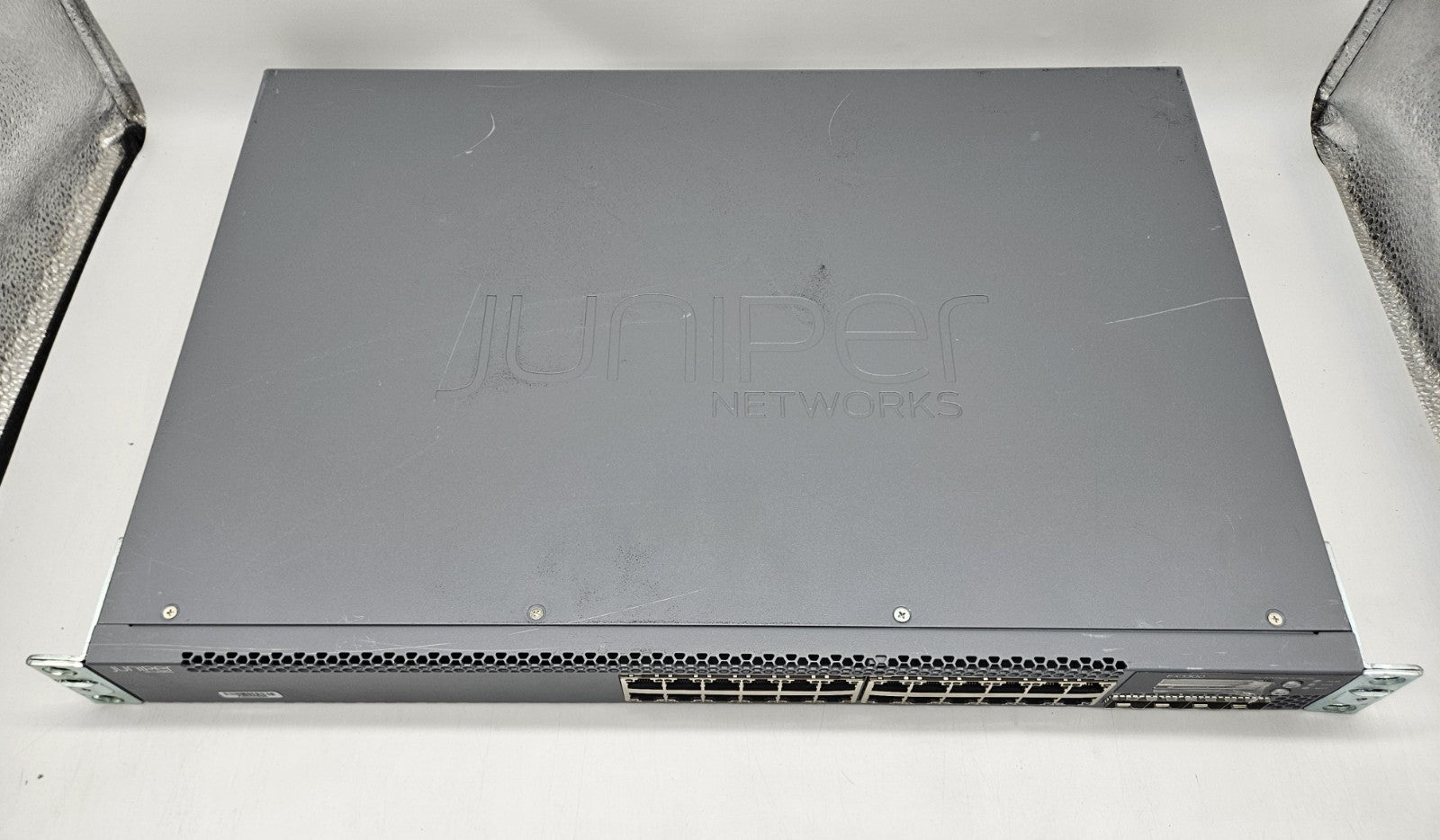 Juniper 24-Port GbE PoE+ & 4-Port 10GB SFP+ Network Switch EX3300-24P2