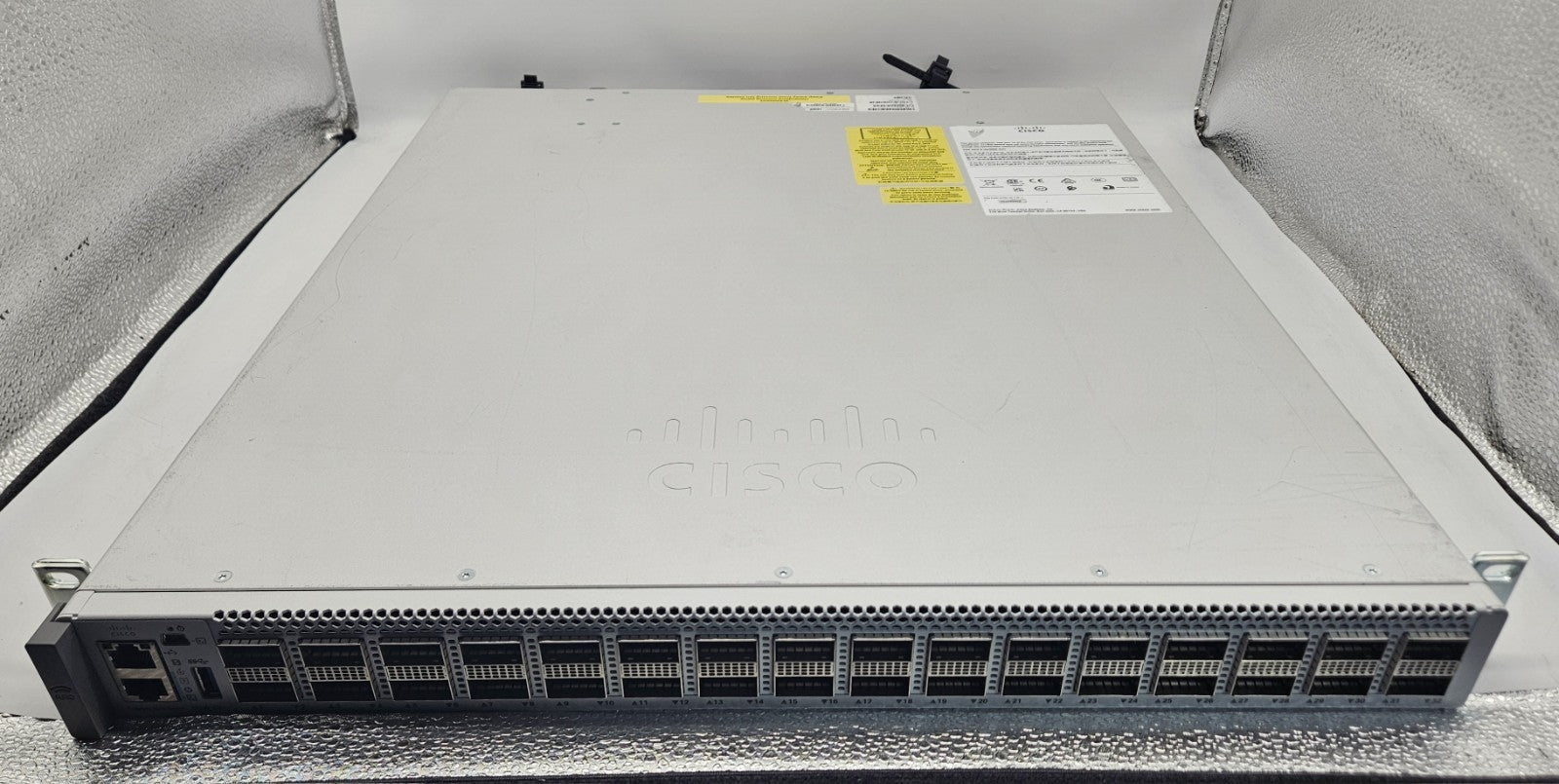 Cisco Catalyst 9500 32-Port 100Gb QSFP Network Switch w/ 2x PSU C9500-32C-A READ0