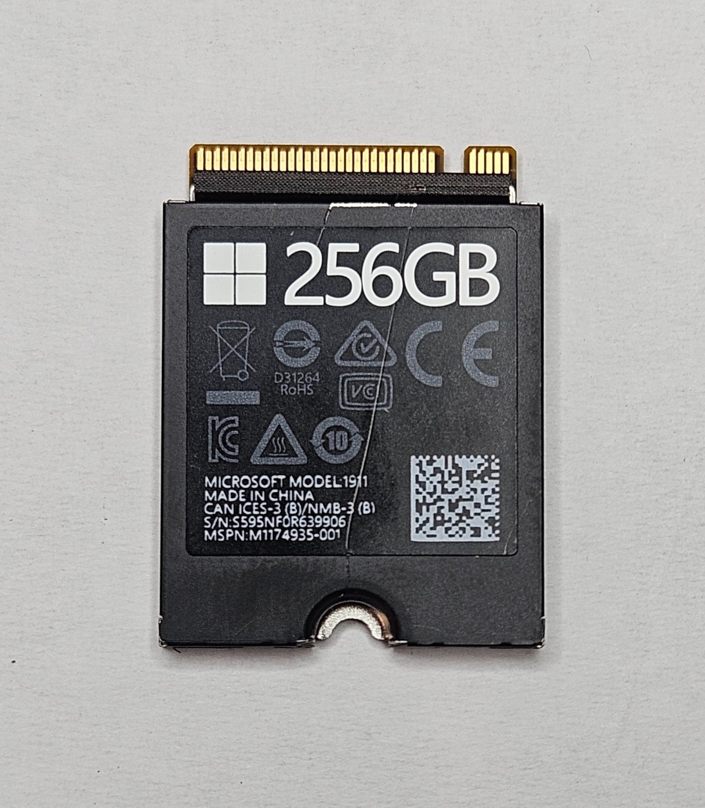 Microsoft  Model 1911 256GB PCI Express 3.0x4 NVMe M.2 2230 SSD M1174935-0010