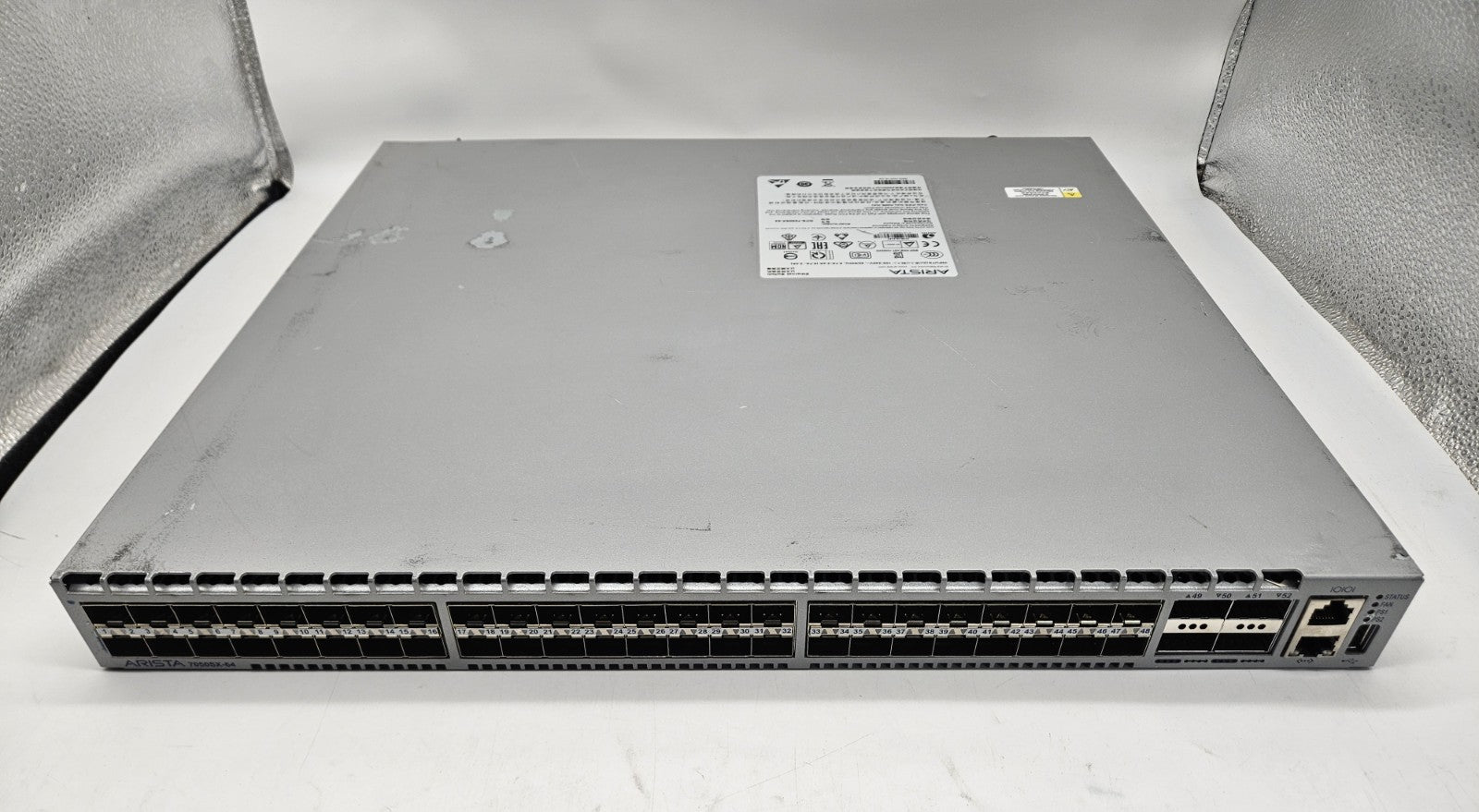 Arista 48-Port 10GB SFP+ & 4-Port 40GB QSFP+ Network Switch DCS-7050SX-64-R0