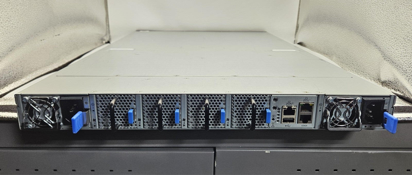 Mellanox 32-Port 100Gb QSFP28 Spectrum-Based Switch w/ 2x PS MSN2700-CS2FC *Read3