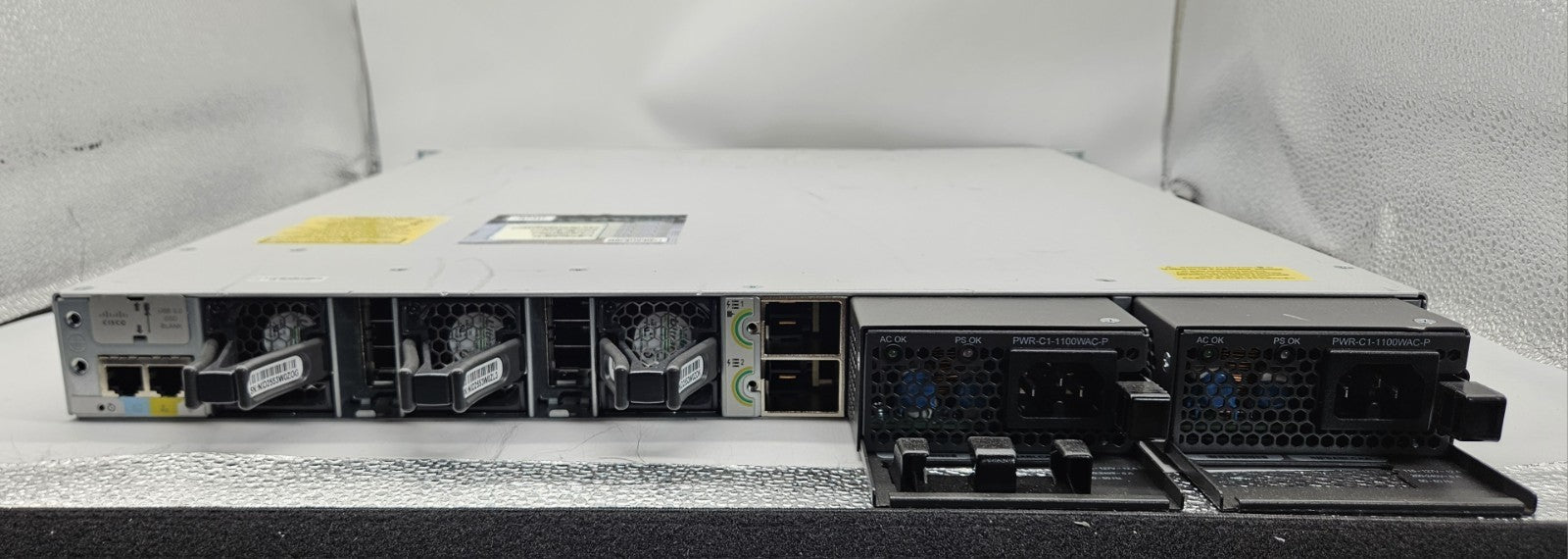 Cisco Catalyst 9300 48-Port 5GB Ethernet Network Switch C9300-48UN-A *1 Bad Port3