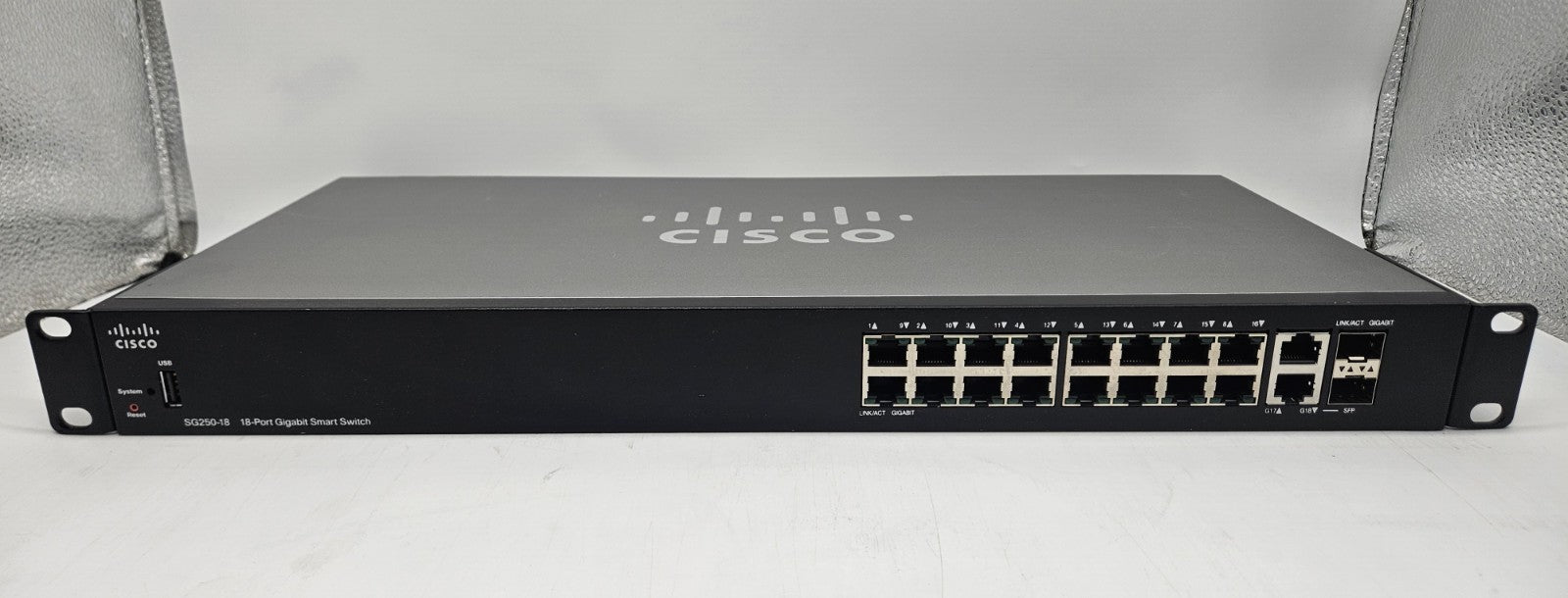 Cisco 16-Port Gigabit Ethernet & 2-Port DP (RJ45/SFP) Smart Switch SG250-181