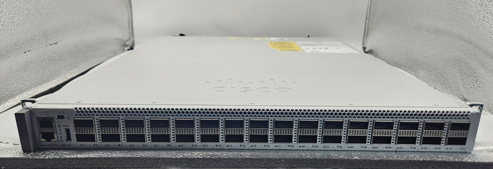 Cisco Catalyst 9500 32-Port 100Gb QSFP Network Switch w/ 2x PS C9500-32C-A READ*1