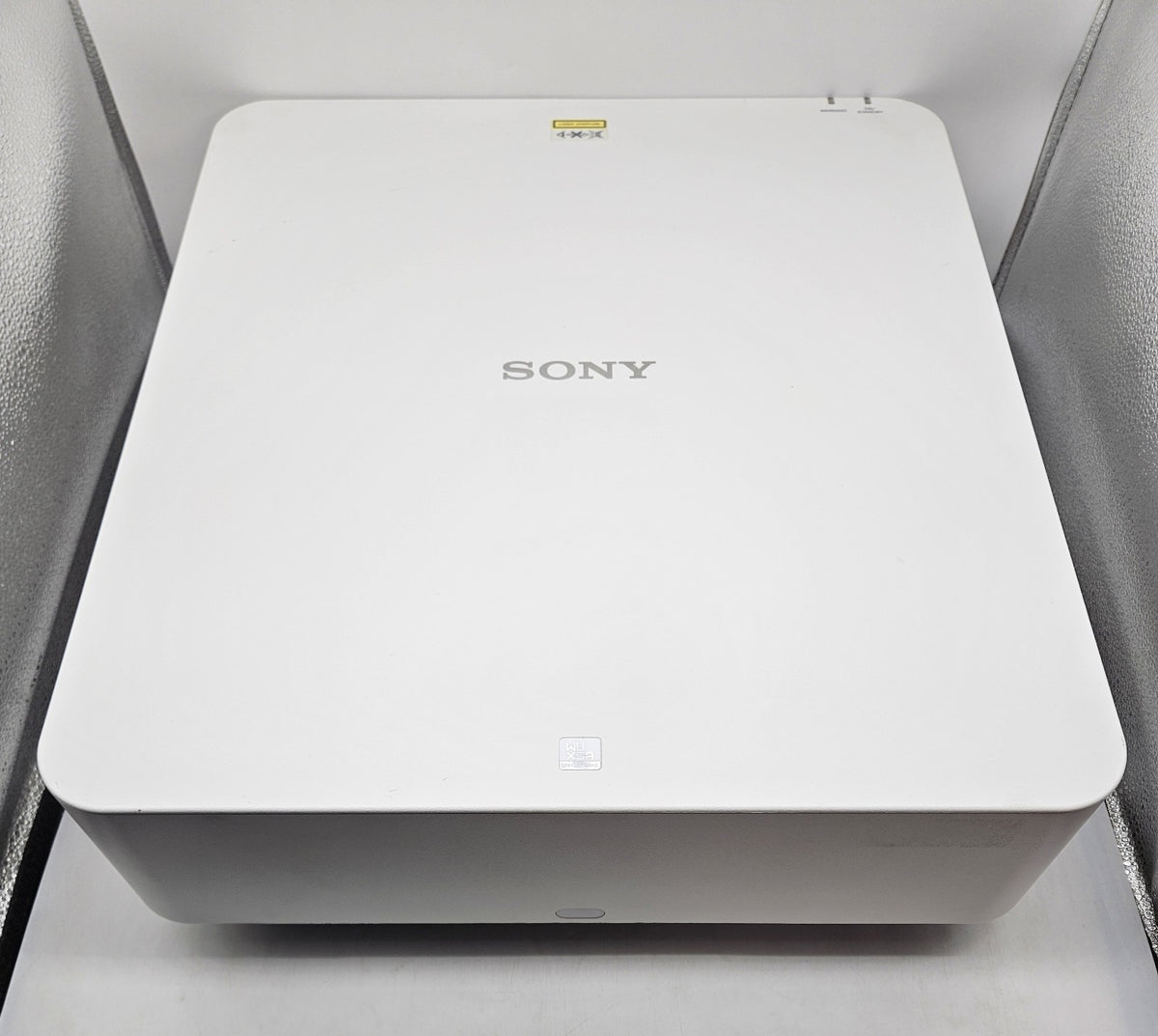 Sony Laser WUXGA 3LCD 6000 Lumens Projector (5976 Hours) (GREEN TINT) VPL-FHZ655