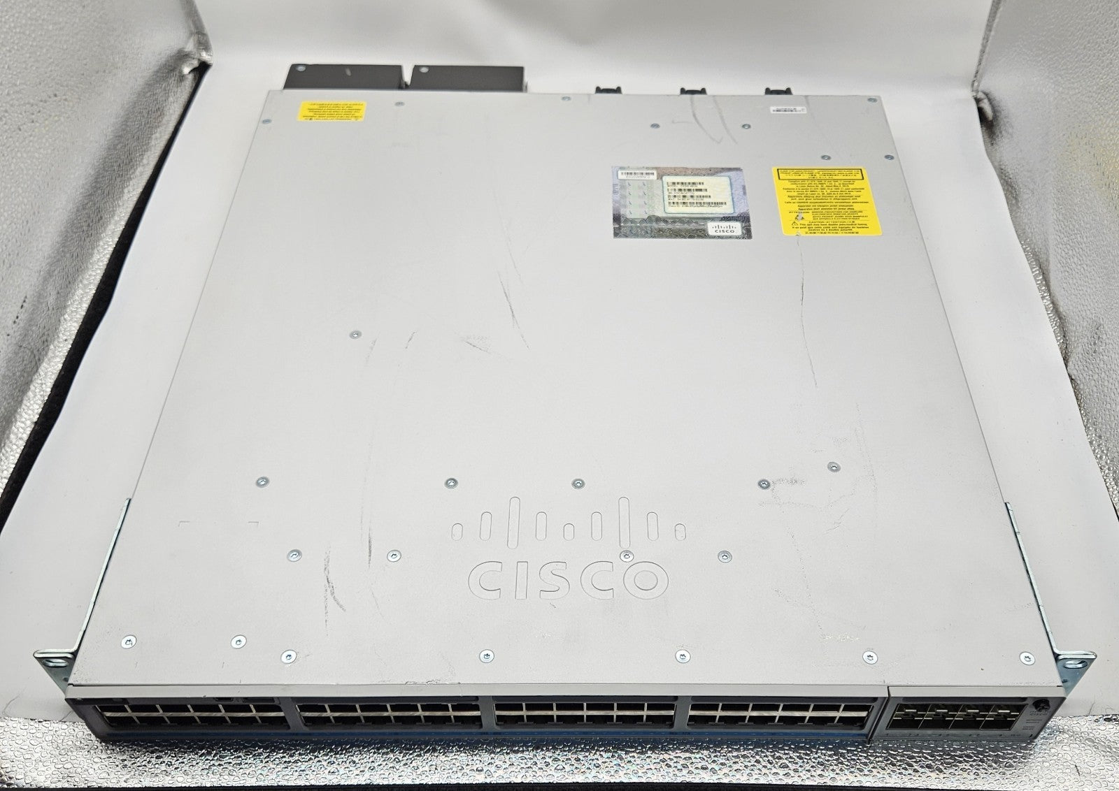 Cisco Catalyst 9300 48-Port 5GB Ethernet Network Switch C9300-48UN-A *1 Bad Port2