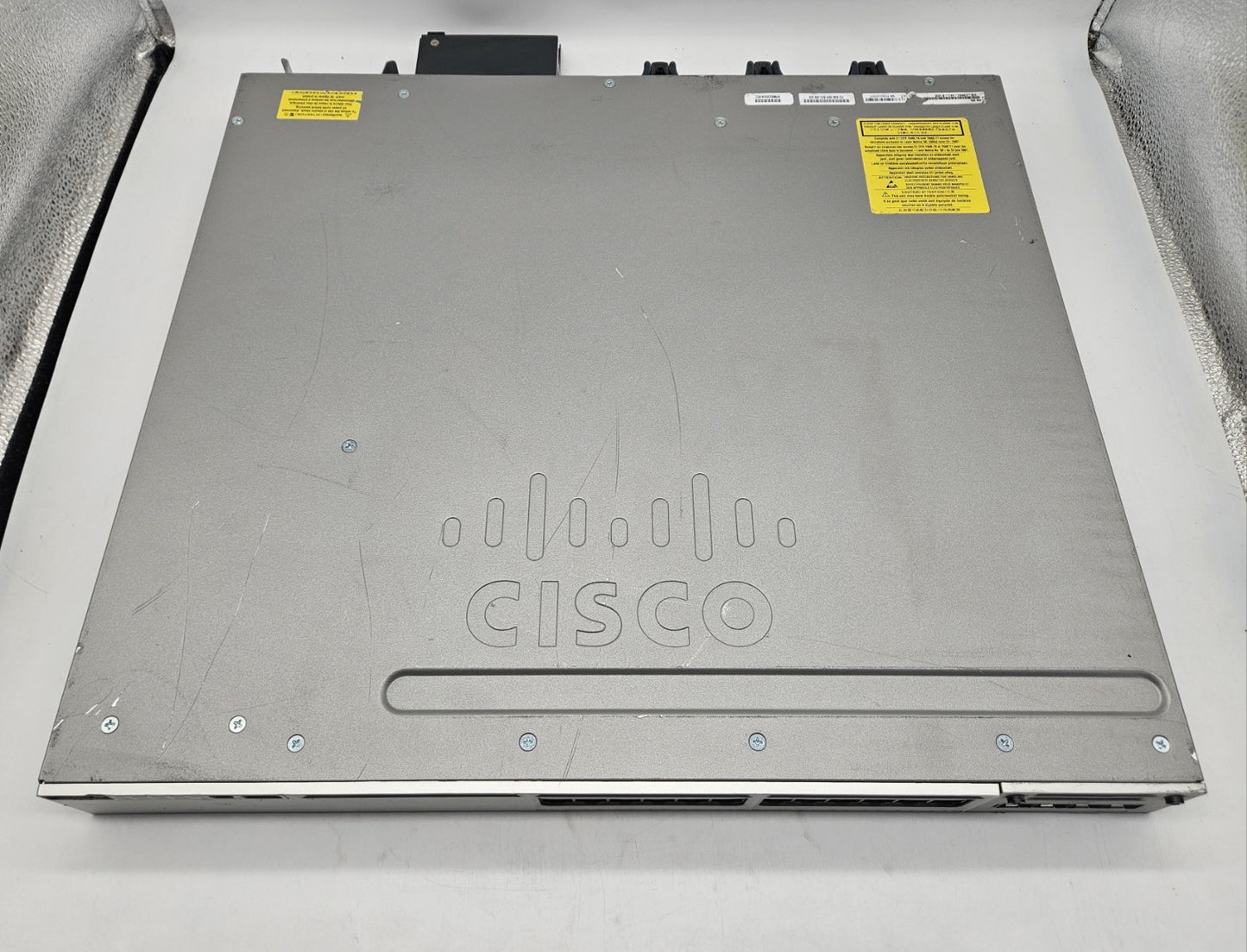 Cisco Catalyst C3850 24-Port PoE+ GbE Network Switch w/ NM-4-1G WS-C3850-24U-S2