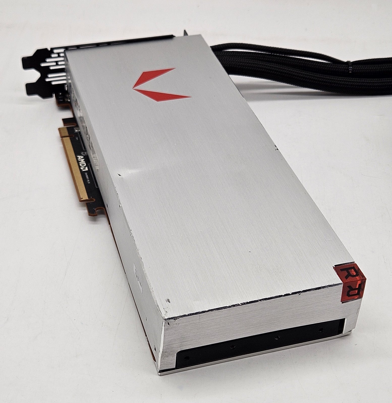 AMD Radeon Vega RX 64 Liquid Cooled Edition 8GB HBM2 Graphics Card2