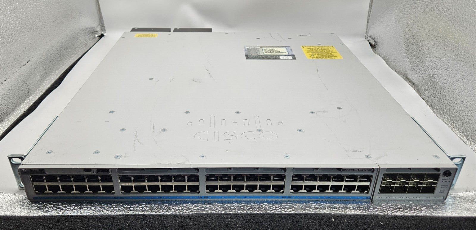 Cisco Catalyst 9300 48-Port 5GB Ethernet Network Switch C9300-48UN-A *1 Bad Port0