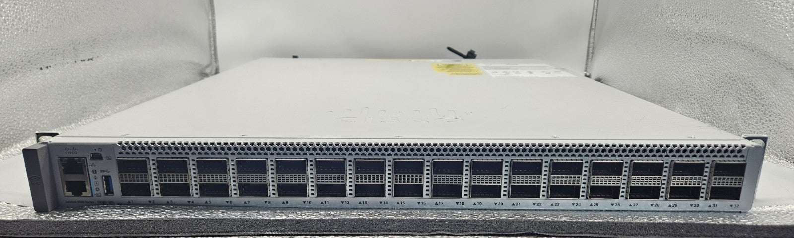 Cisco Catalyst 9500 32-Port 100Gb QSFP Network Switch w/ 2x PSU C9500-32C-A READ1