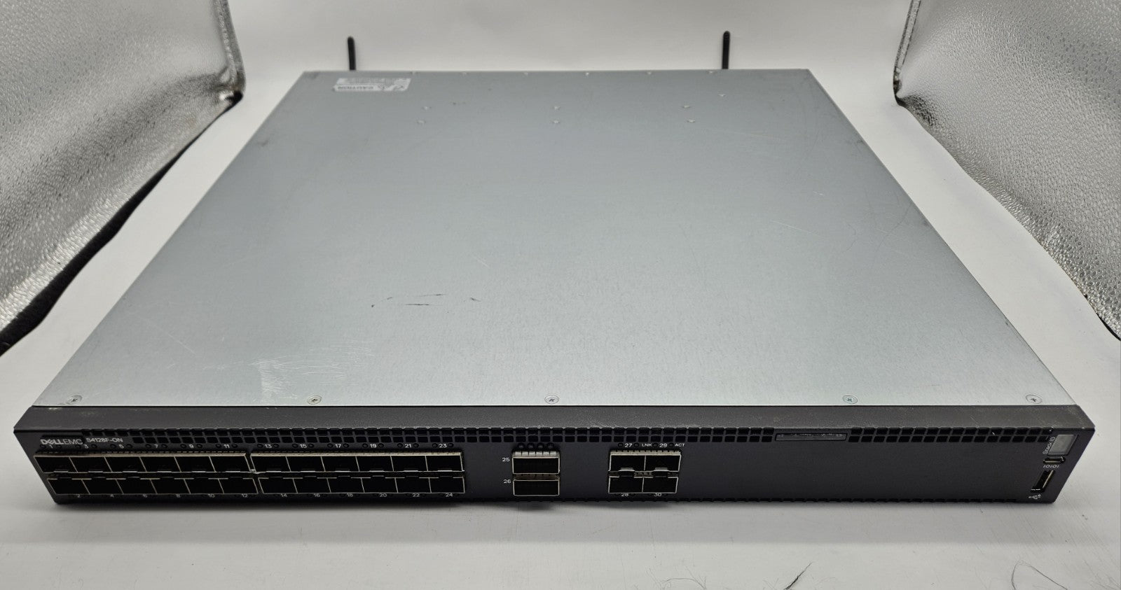 Dell 28-Port 10Gb SFP+ 2-Port 100Gb QSFP28 Network Switch OS10 w/2x PS S4128F-ON0