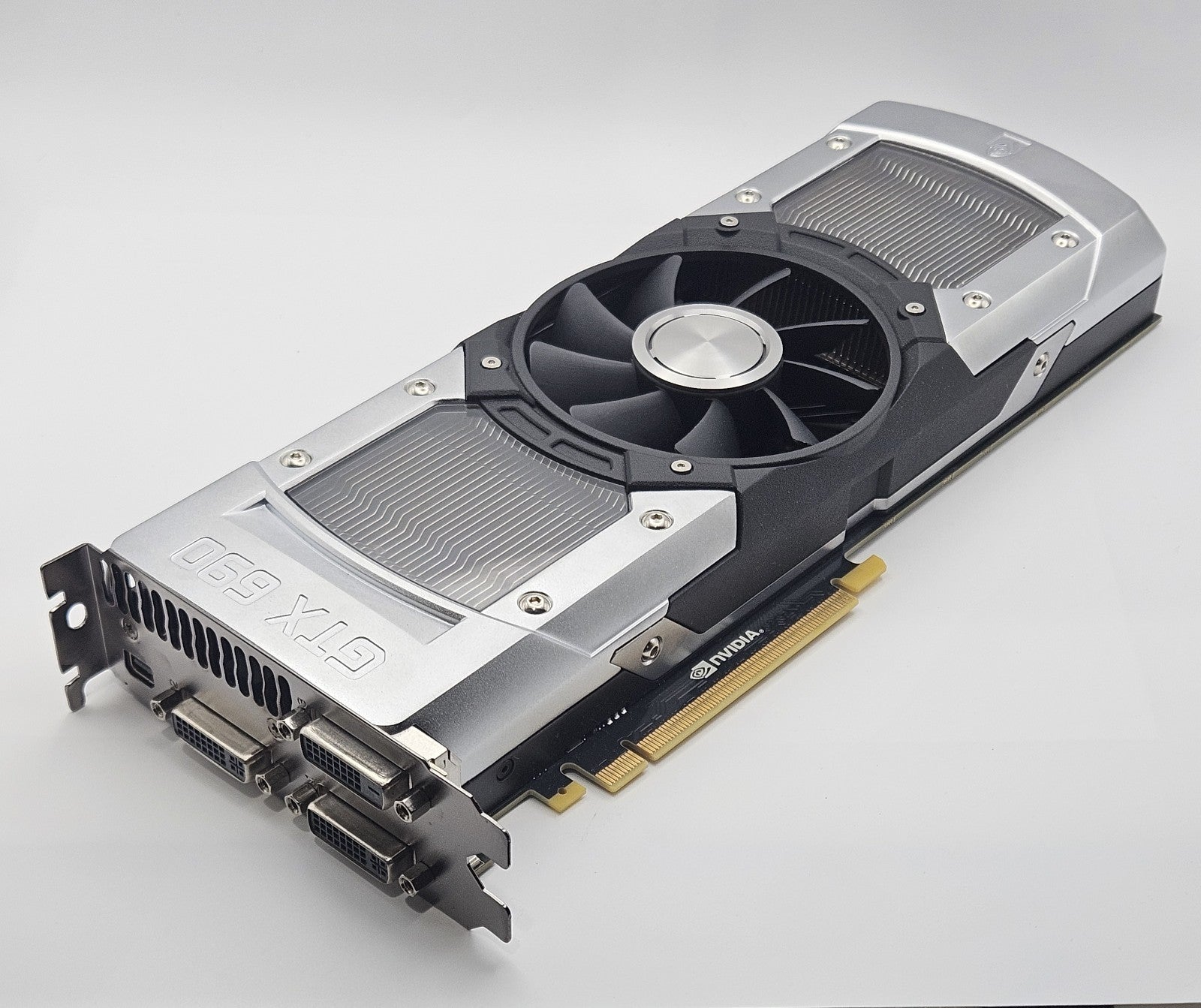 Nvidia Geforce GTX 690 4GB GDDR5 PCI-E 3.0x16 Video Graphics Card 04G-P4-2690-BR0