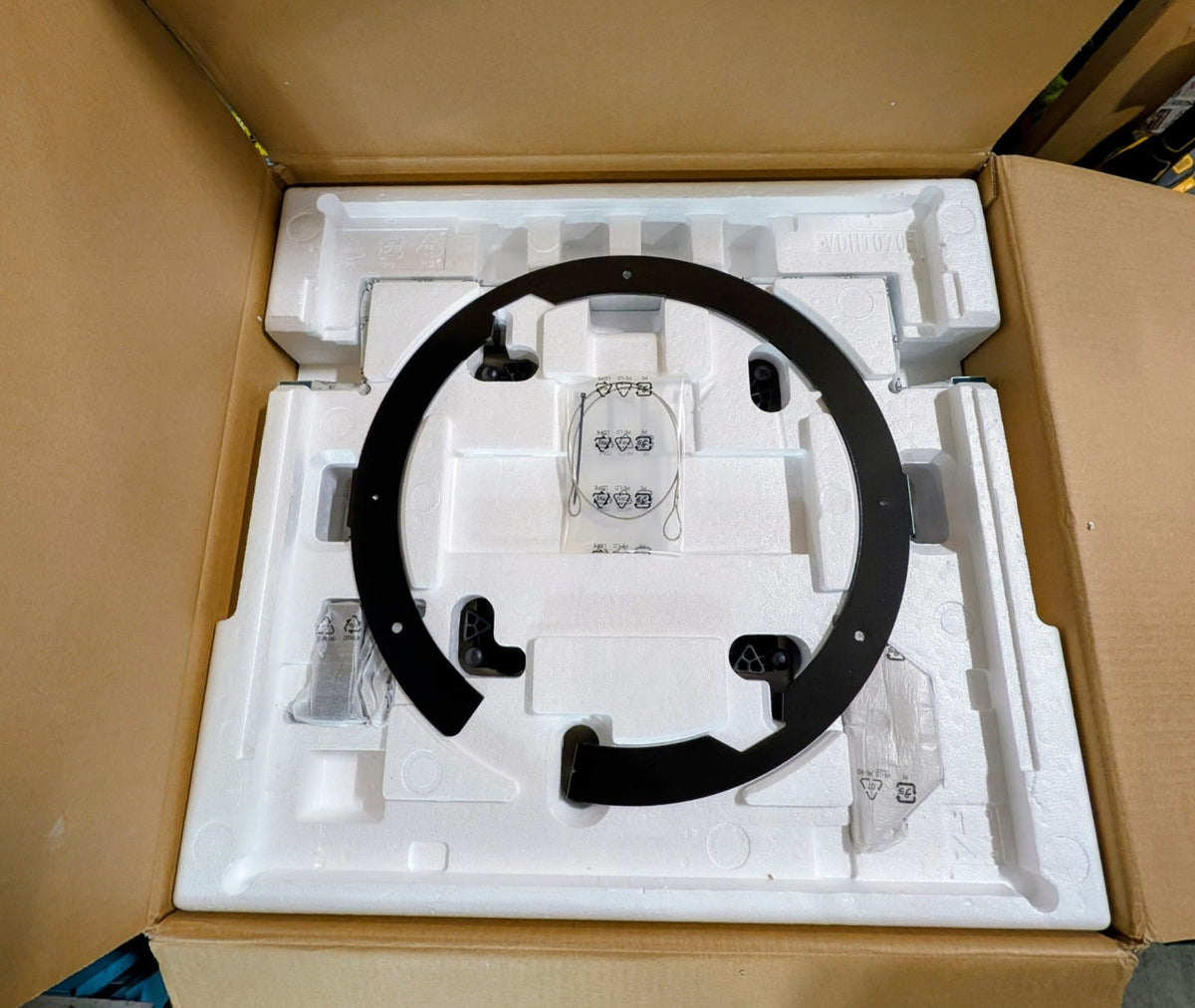 Yamaha VDK1620 Ceiling Array Microphone White (1x Missing Clip On Cover) RM-CG2